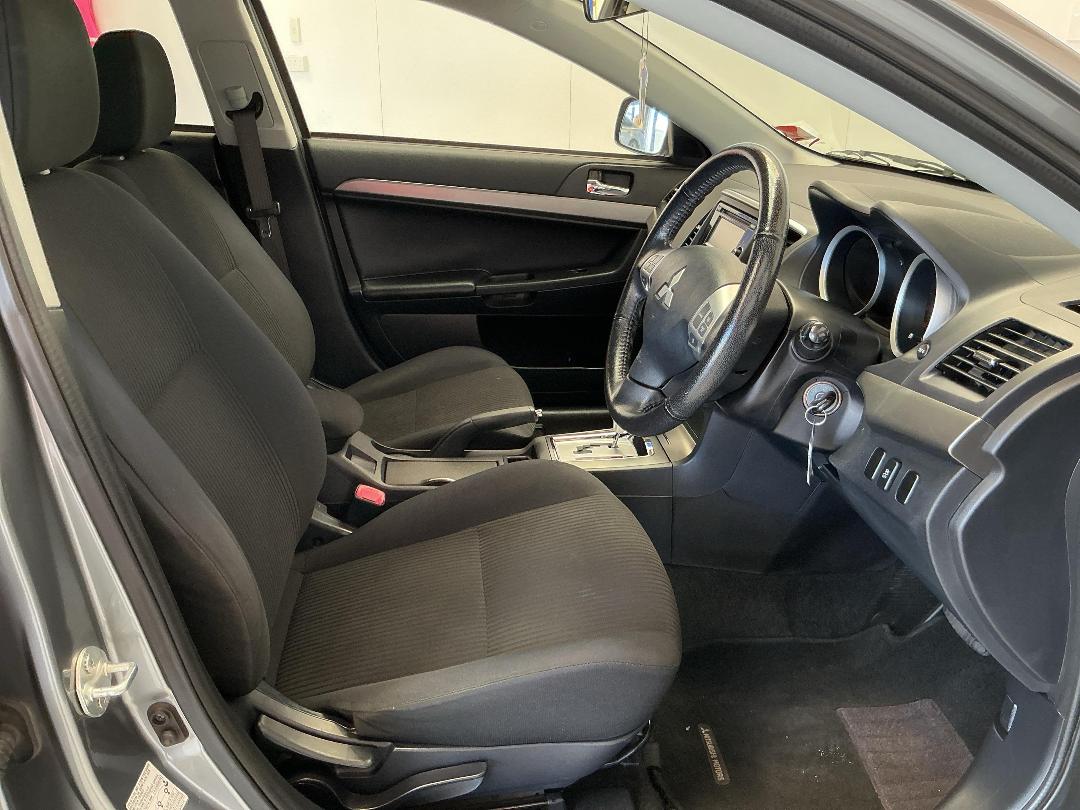 Photo '16' of Mitsubishi Lancer Photo '16' of Mitsubishi Lancer