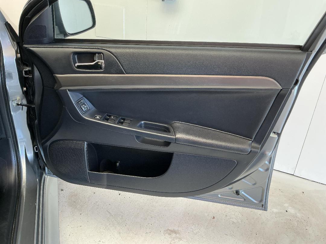 Photo '15' of Mitsubishi Lancer Photo '15' of Mitsubishi Lancer