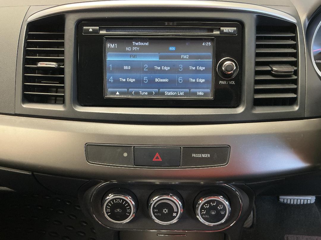 Photo '18' of Mitsubishi Lancer Photo '18' of Mitsubishi Lancer