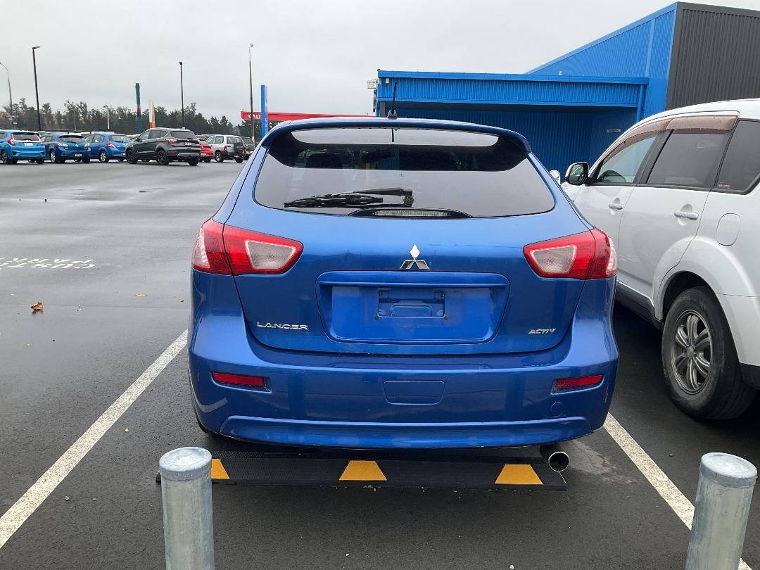 Photo '4' of Mitsubishi Lancer