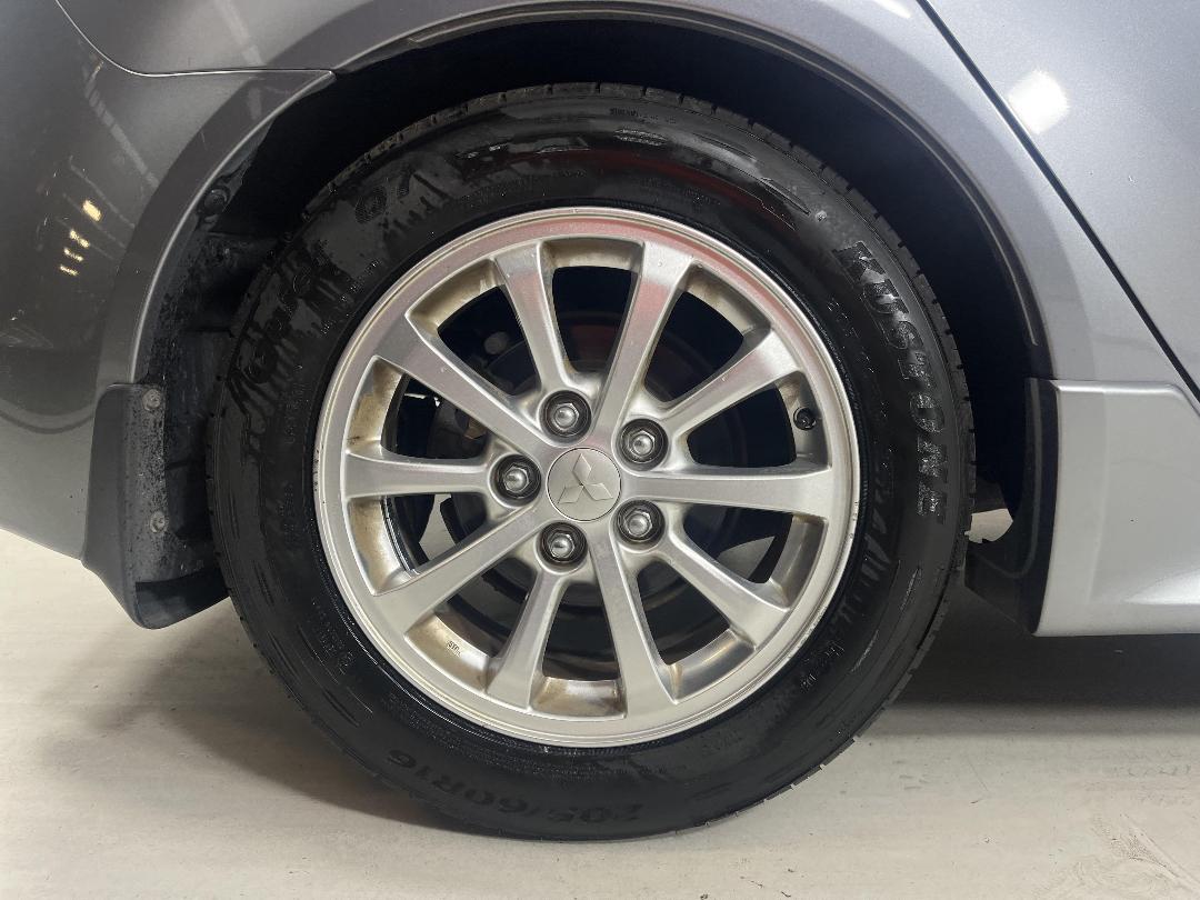 Photo '12' of Mitsubishi Lancer Photo '12' of Mitsubishi Lancer