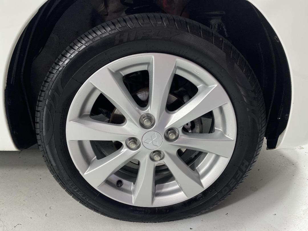 Photo '9' of Mitsubishi Mirage