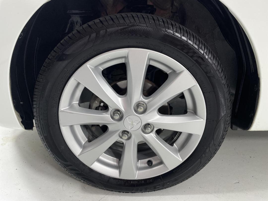 Photo '10' of Mitsubishi Mirage