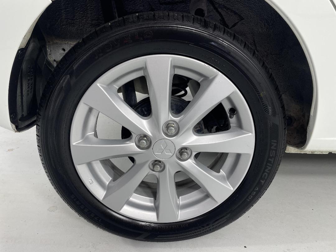 Photo '12' of Mitsubishi Mirage