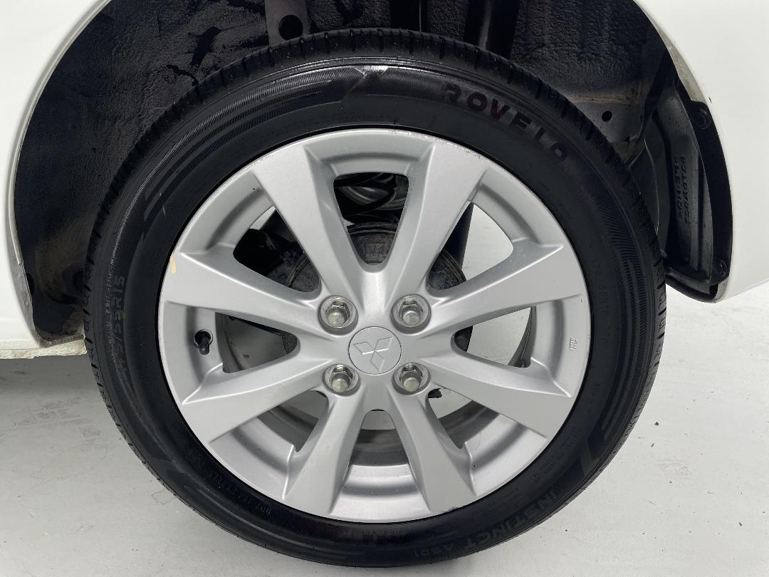 Photo '11' of Mitsubishi Mirage