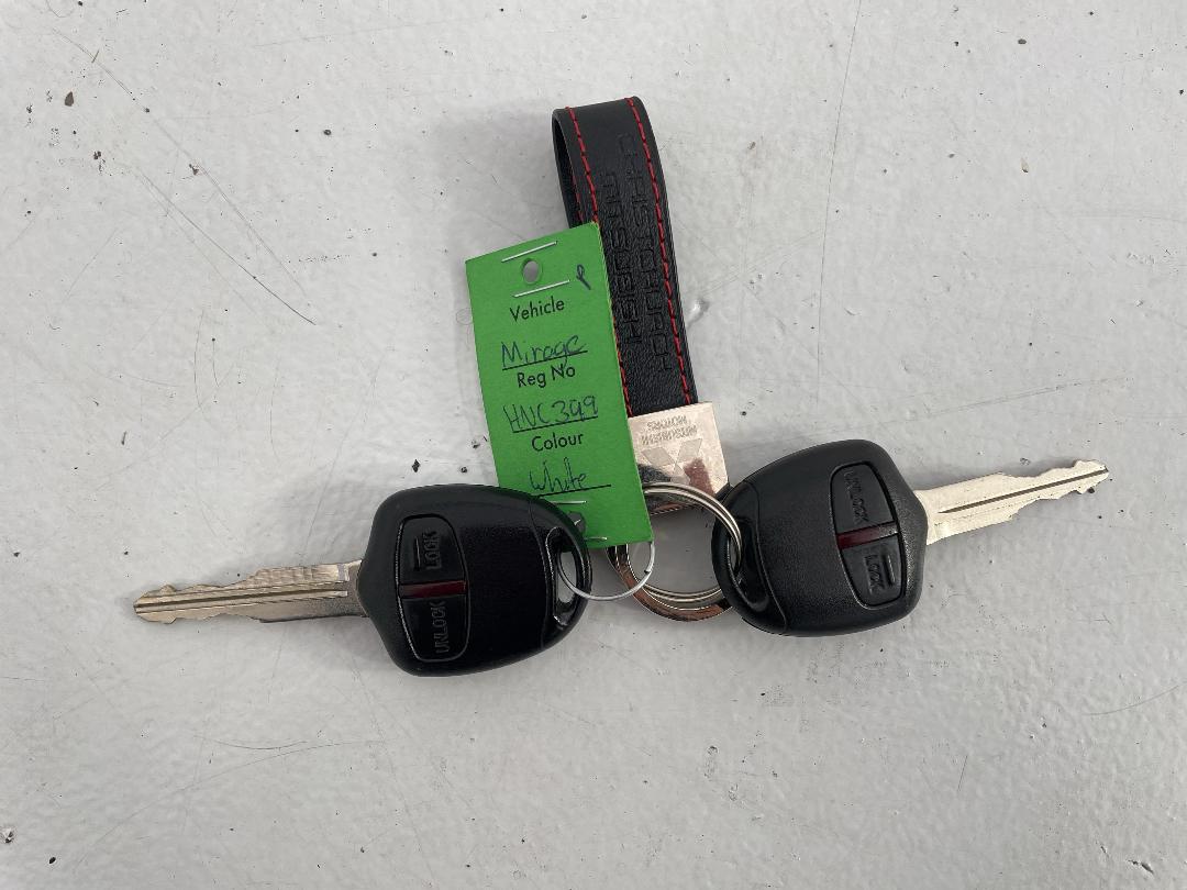 Photo '22' of Mitsubishi Mirage