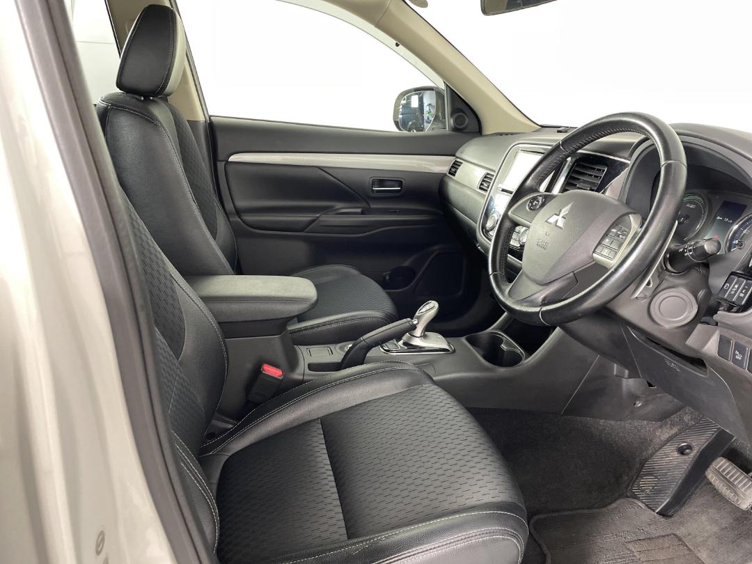 Used Mitsubishi Outlander Phev 2014 Palmerston North at Turners