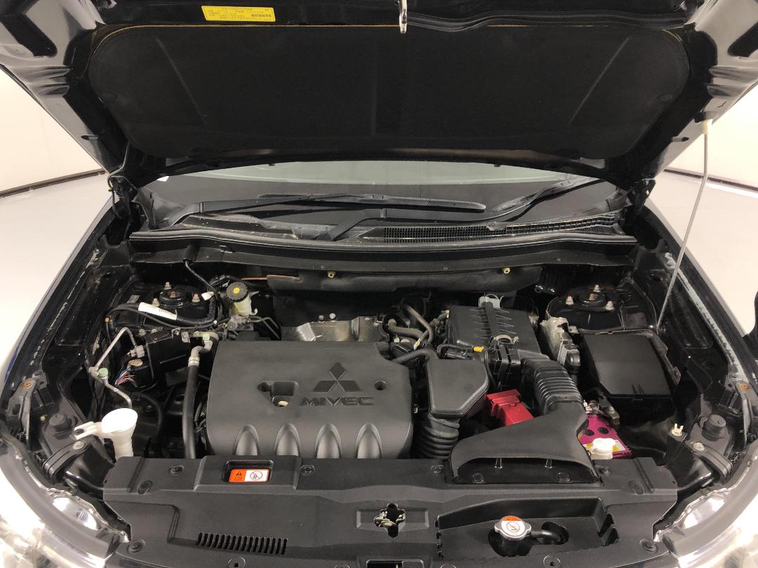 Photo '13' of Mitsubishi Outlander