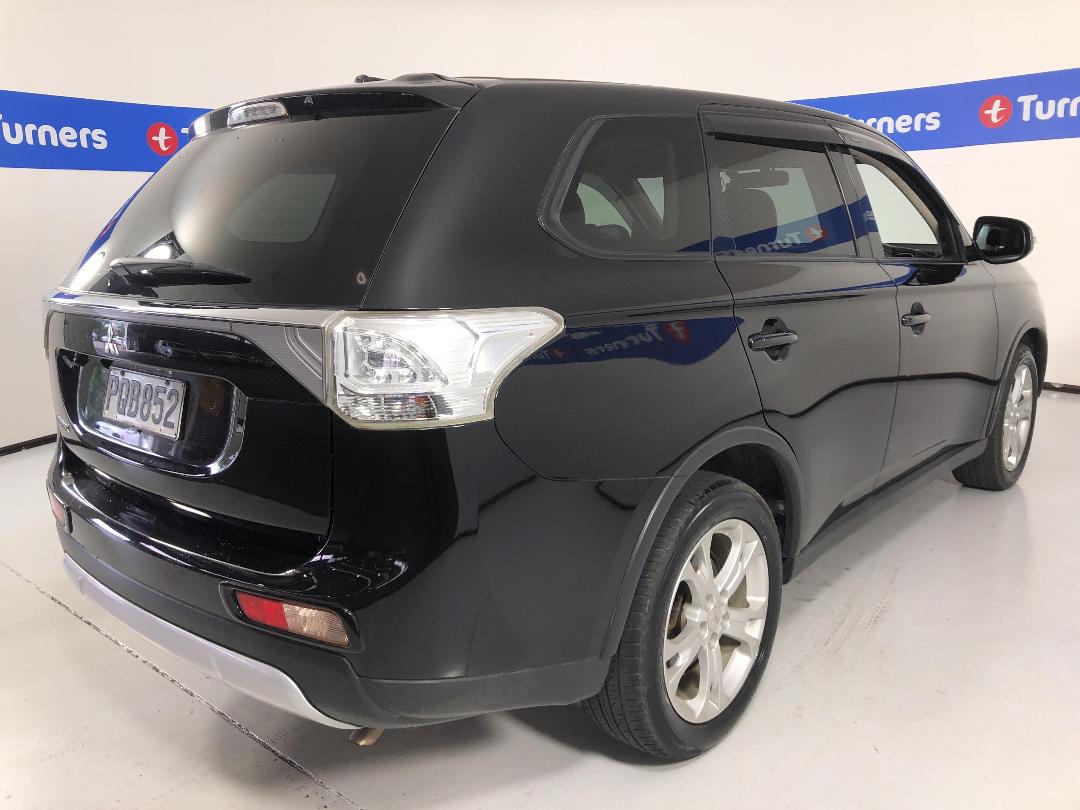 Photo '7' of Mitsubishi Outlander