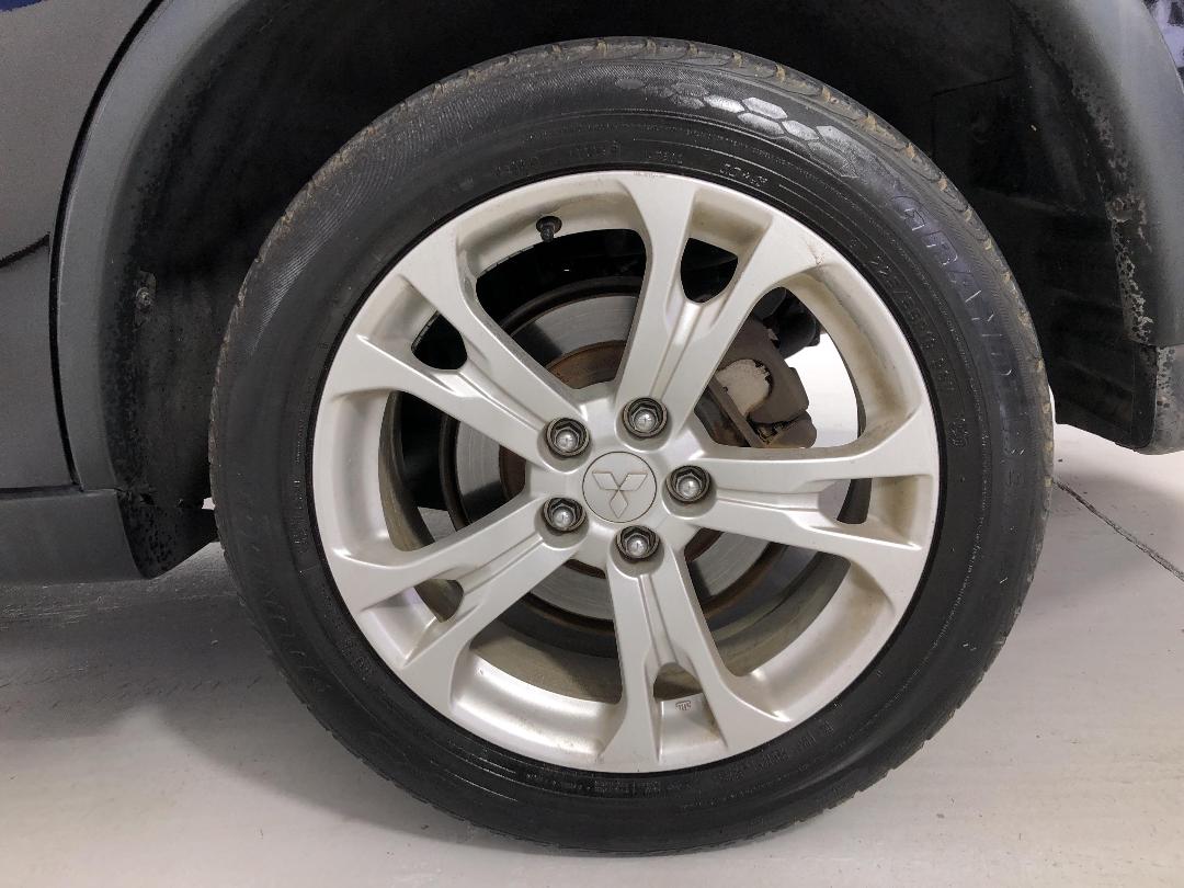 Photo '11' of Mitsubishi Outlander