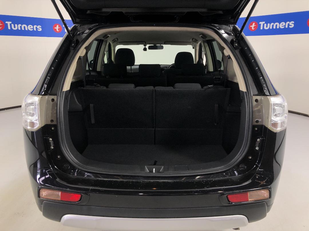 Photo '14' of Mitsubishi Outlander