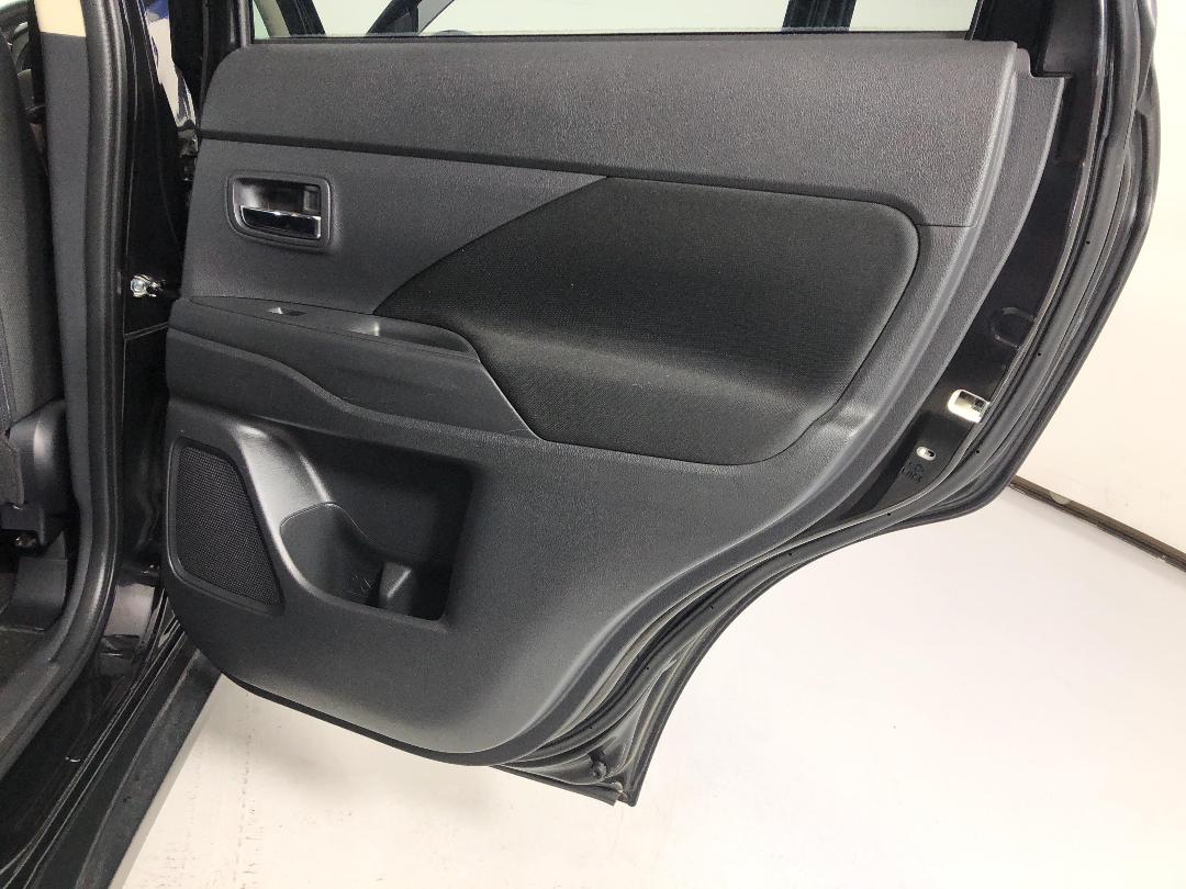 Photo '19' of Mitsubishi Outlander