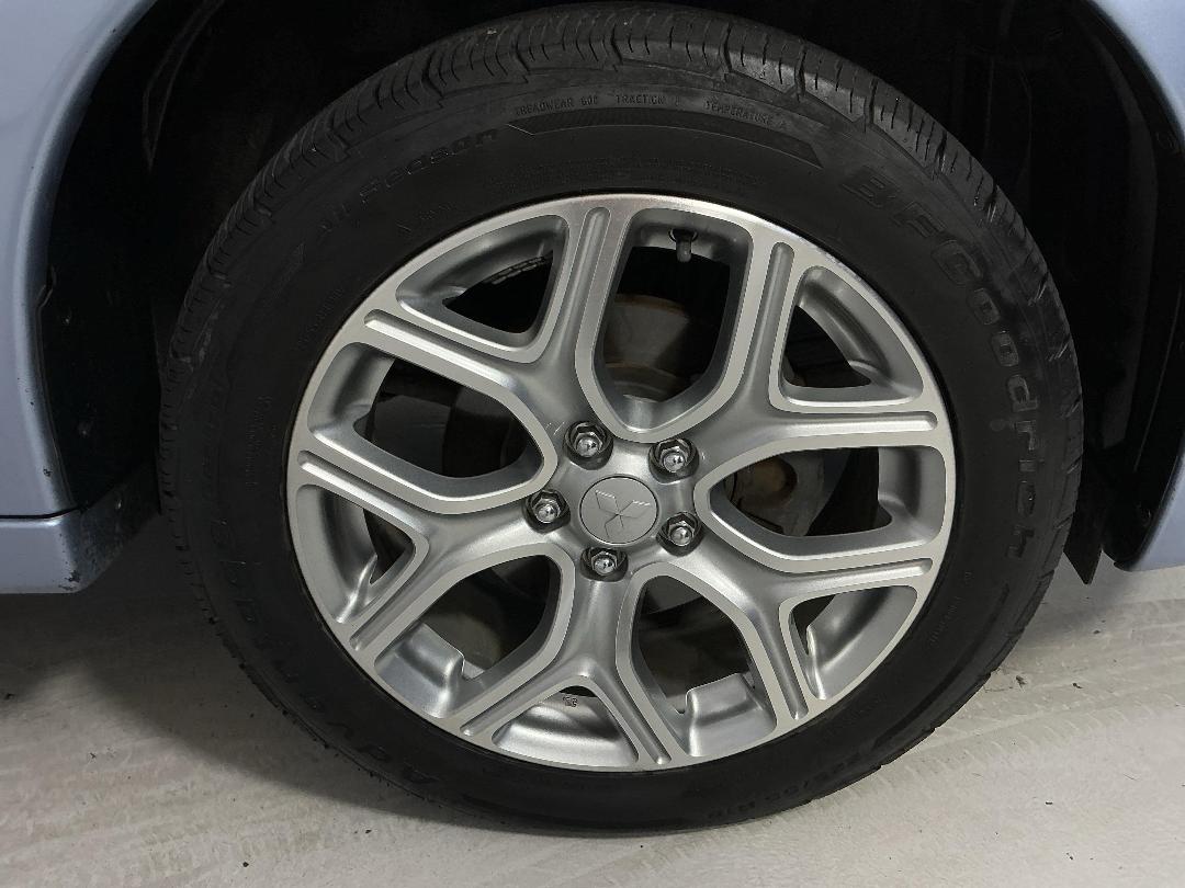 Photo '9' of Mitsubishi Outlander