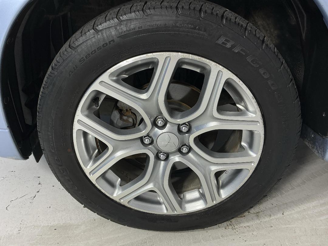 Photo '10' of Mitsubishi Outlander