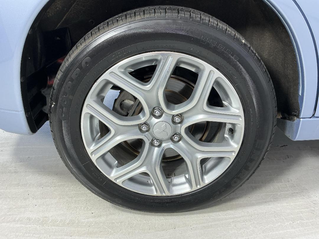 Photo '12' of Mitsubishi Outlander