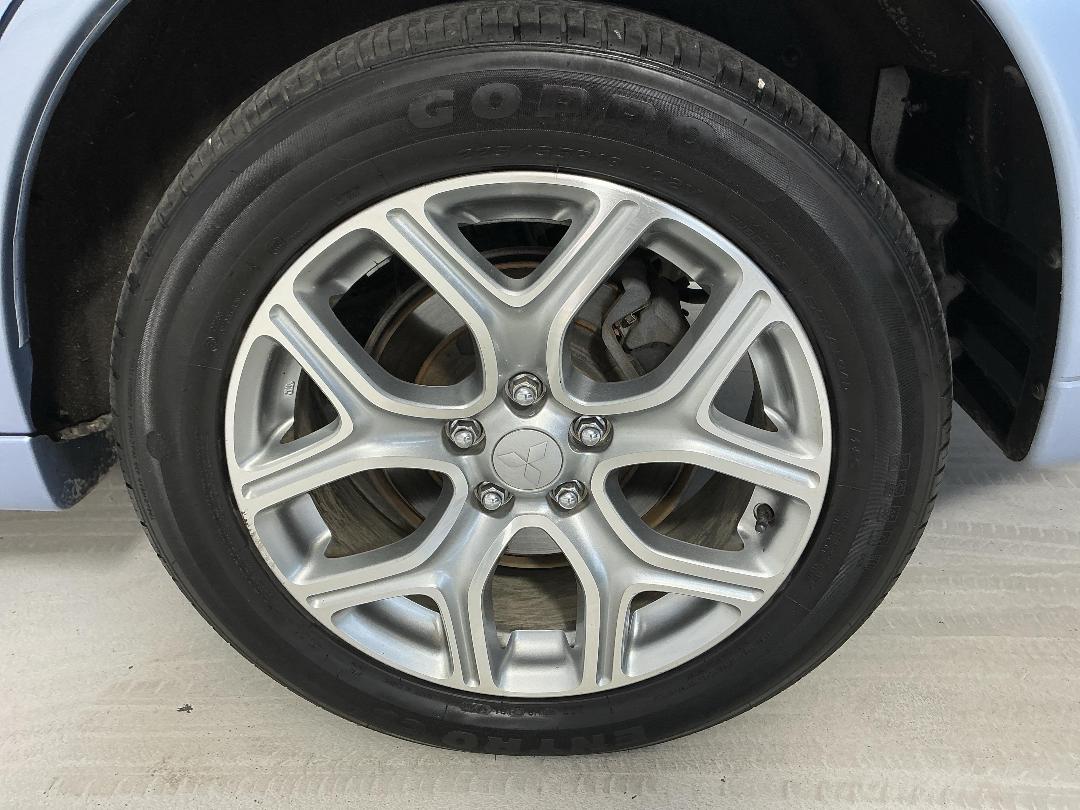 Photo '11' of Mitsubishi Outlander