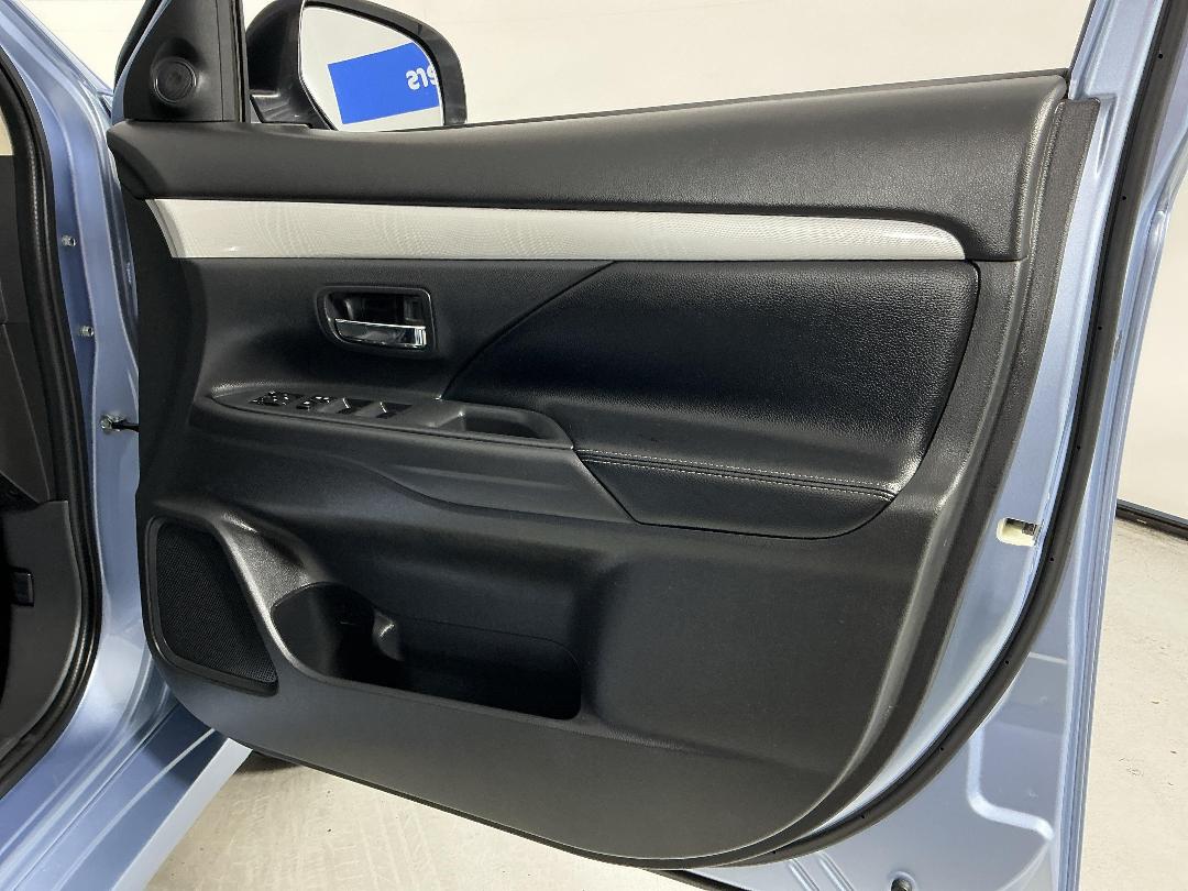 Photo '15' of Mitsubishi Outlander