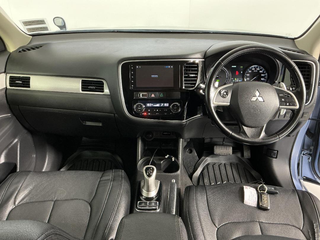 Photo '17' of Mitsubishi Outlander