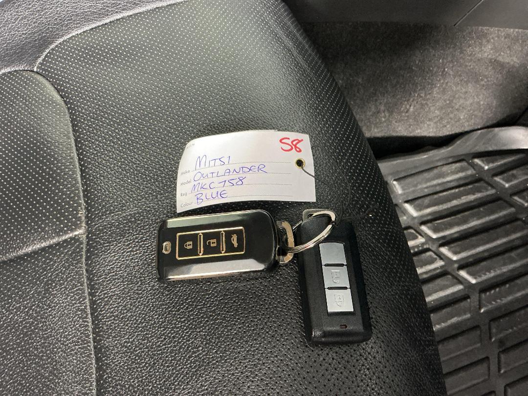 Photo '22' of Mitsubishi Outlander