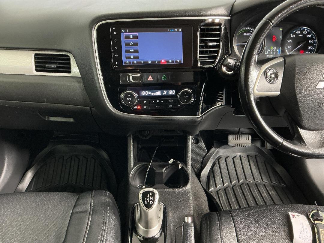 Photo '18' of Mitsubishi Outlander