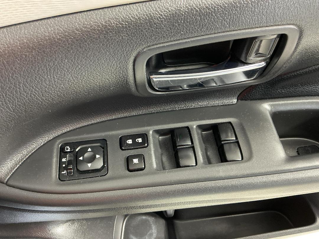 Photo '25' of Mitsubishi Outlander