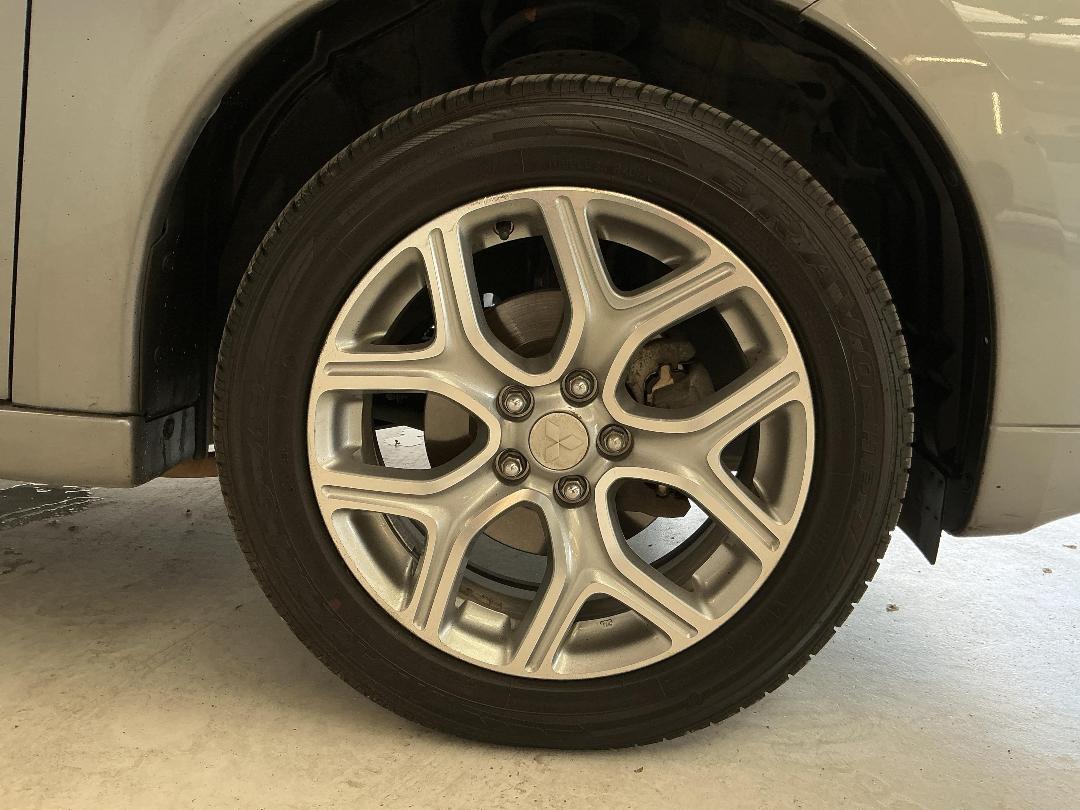 Photo '9' of Mitsubishi Outlander