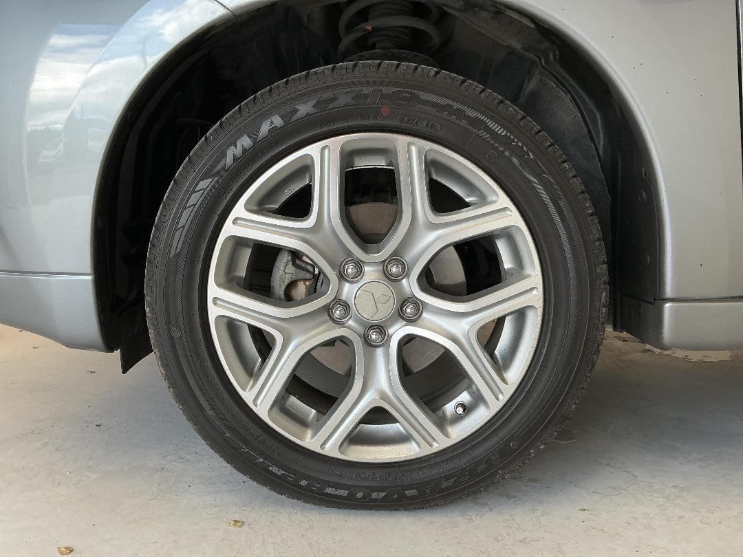 Photo '10' of Mitsubishi Outlander