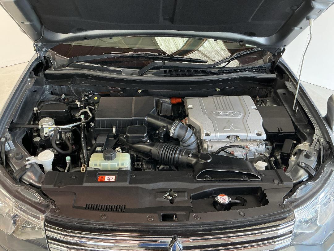 Photo '13' of Mitsubishi Outlander