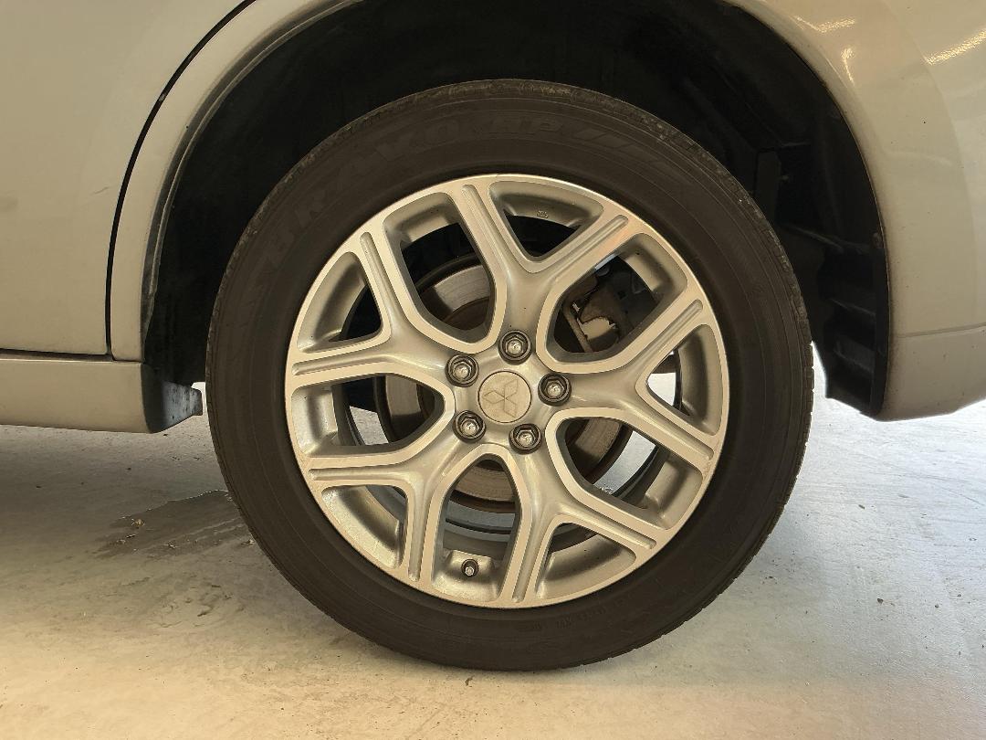 Photo '11' of Mitsubishi Outlander