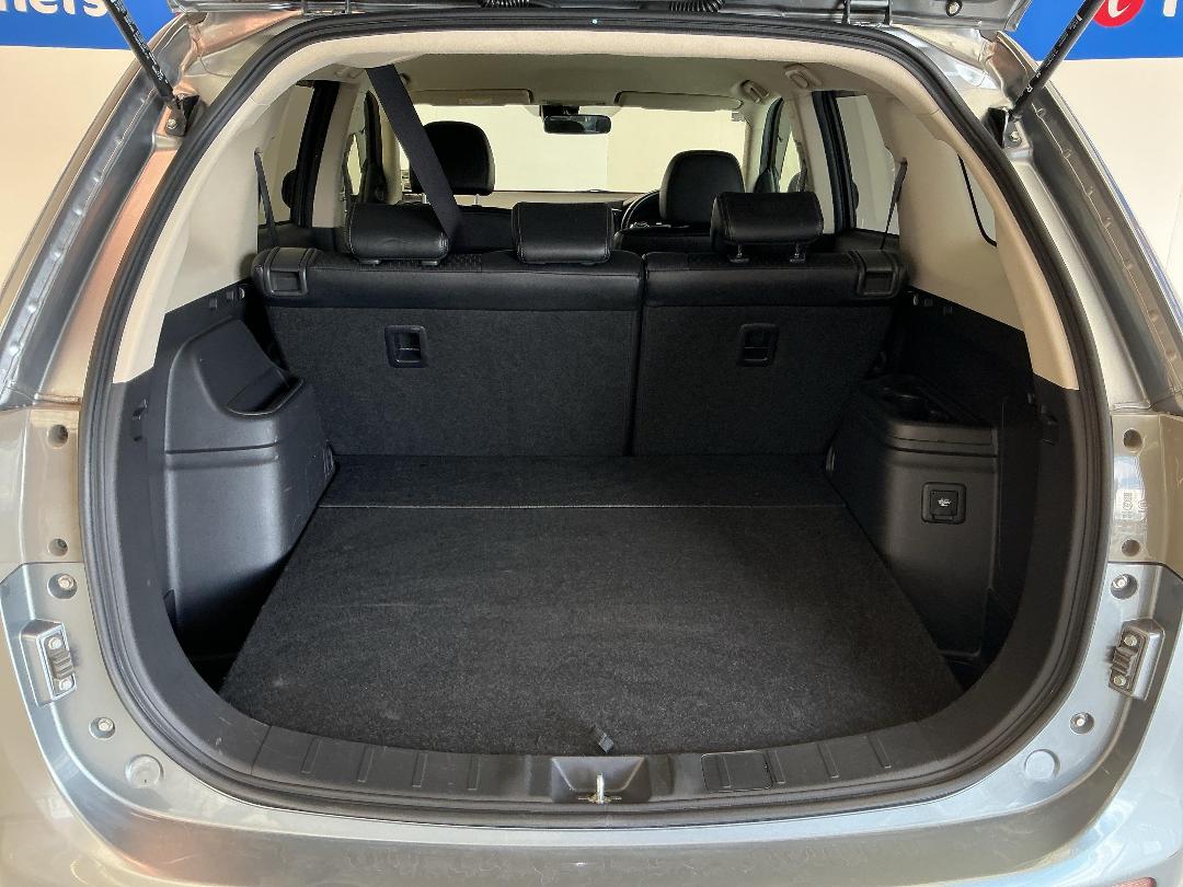 Photo '14' of Mitsubishi Outlander