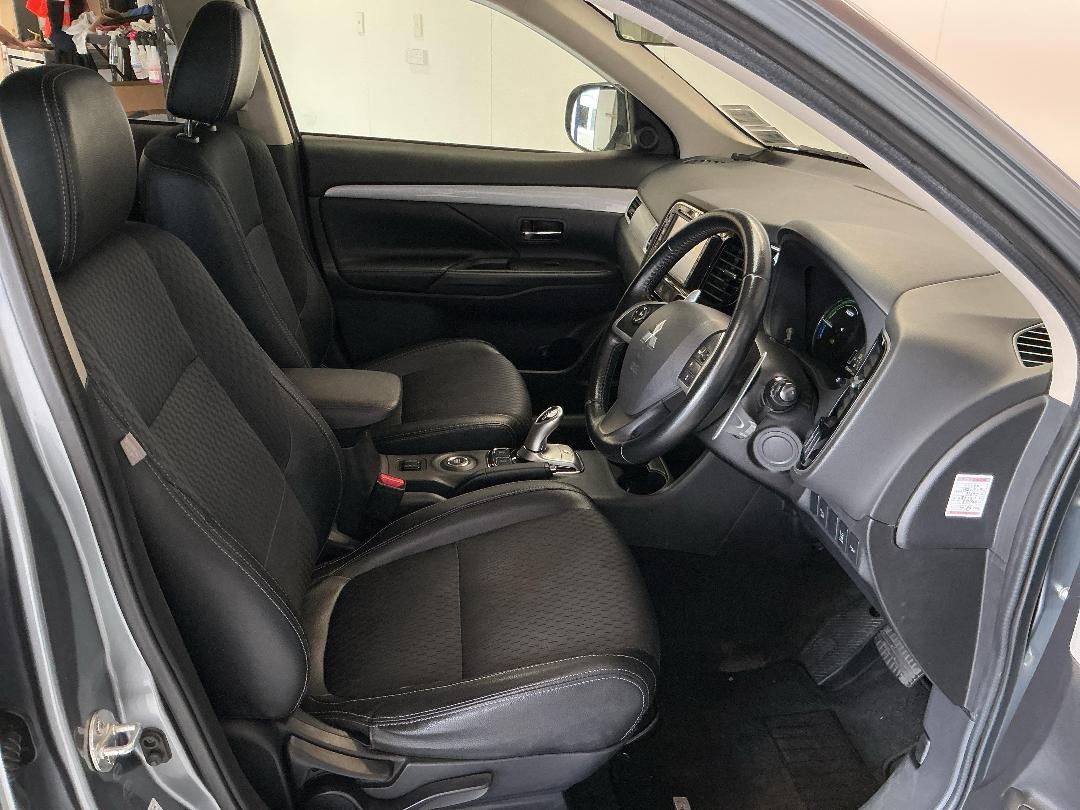 Photo '16' of Mitsubishi Outlander