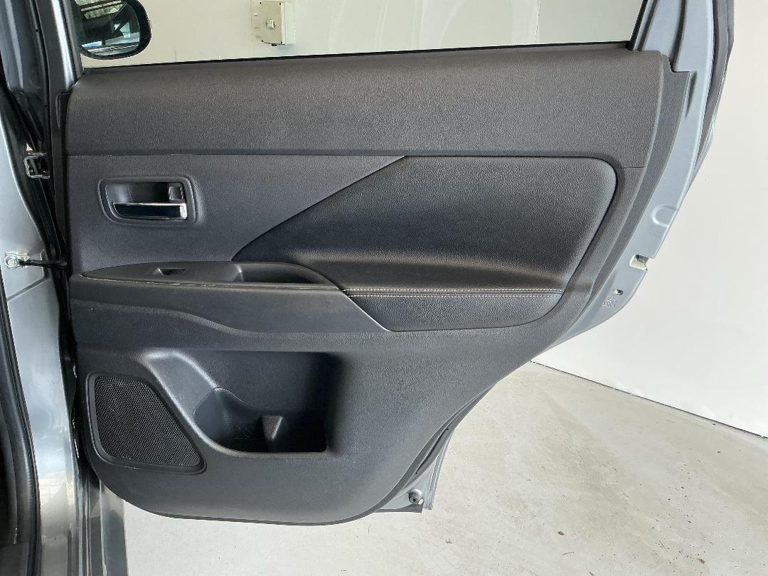 Photo '19' of Mitsubishi Outlander