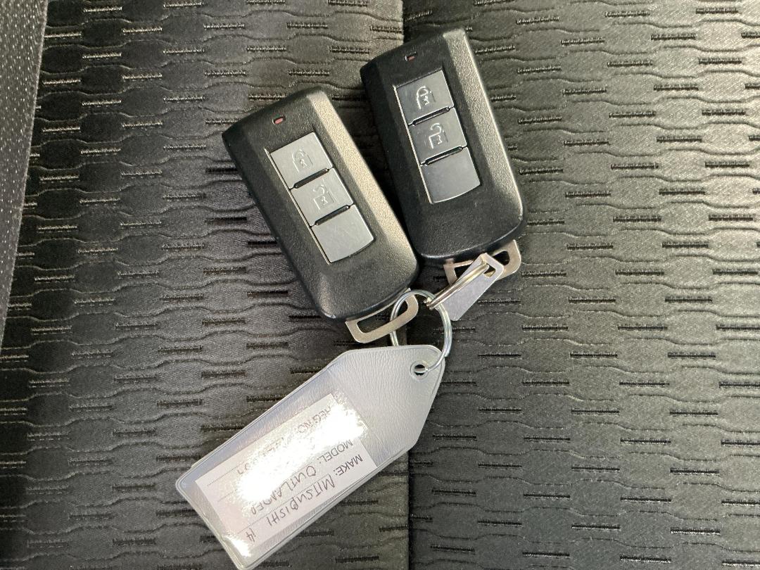 Photo '22' of Mitsubishi Outlander