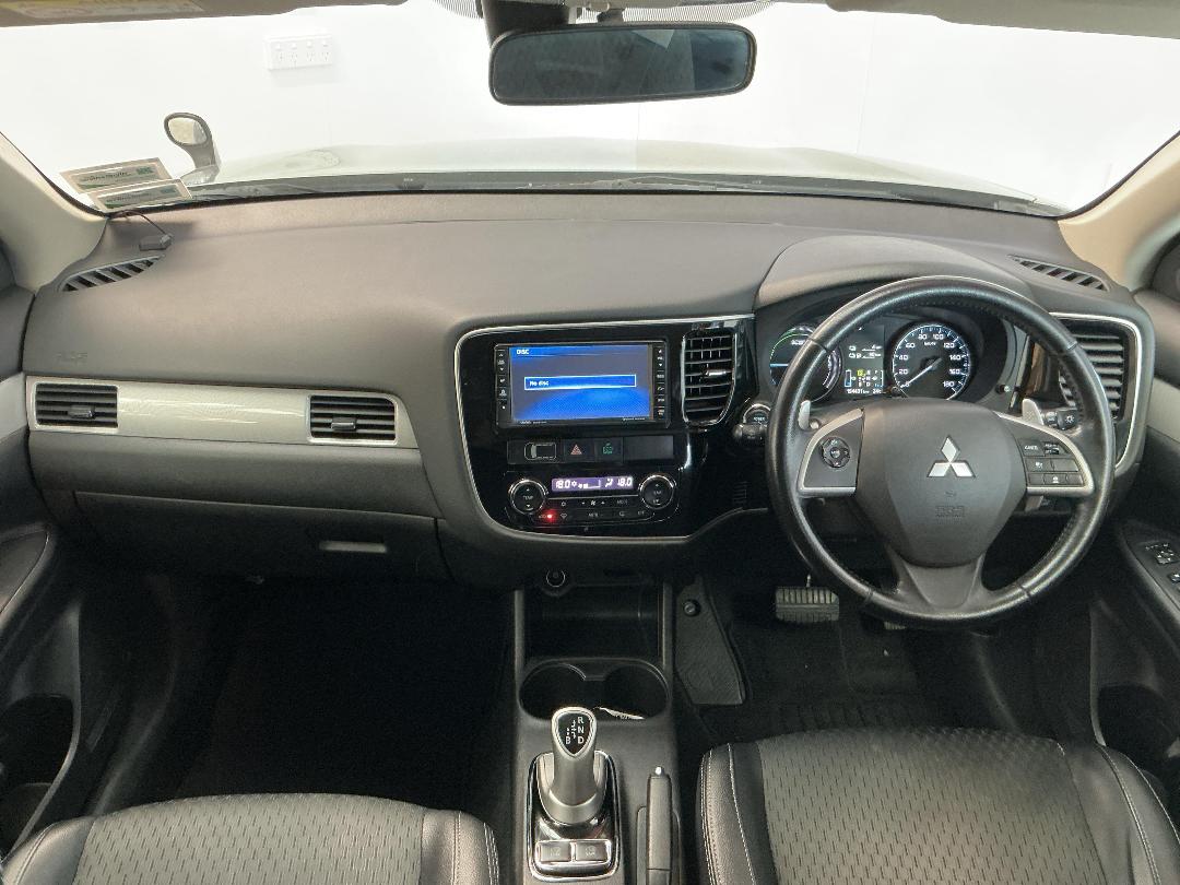 Photo '17' of Mitsubishi Outlander