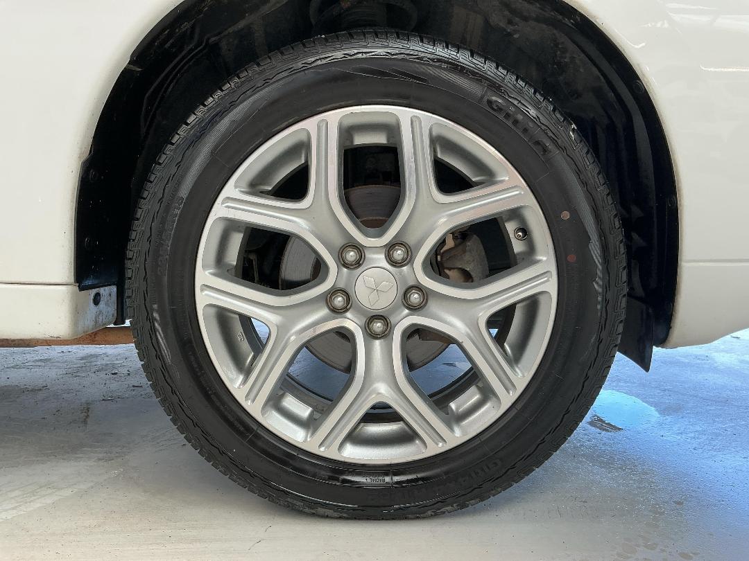 Photo '9' of Mitsubishi Outlander