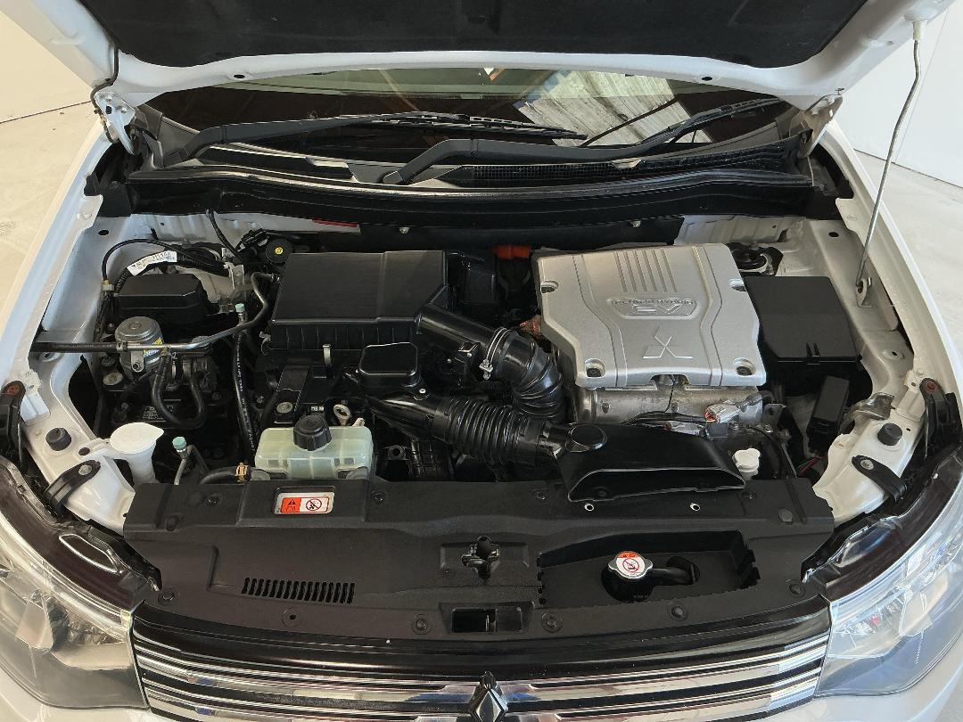 Photo '13' of Mitsubishi Outlander