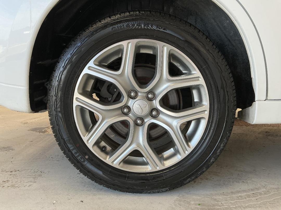 Photo '12' of Mitsubishi Outlander