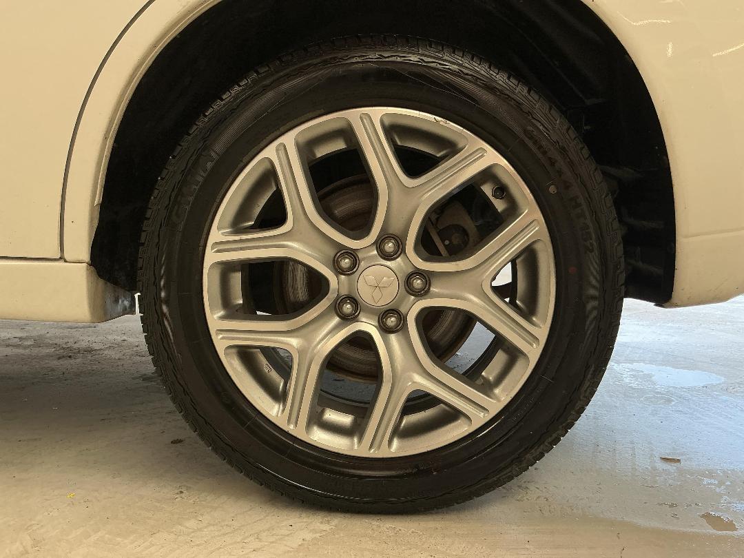 Photo '11' of Mitsubishi Outlander