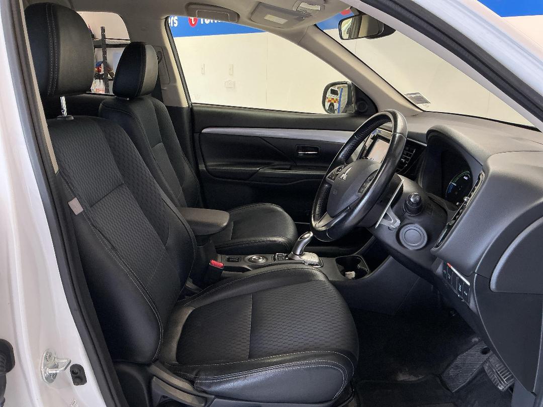 Photo '16' of Mitsubishi Outlander