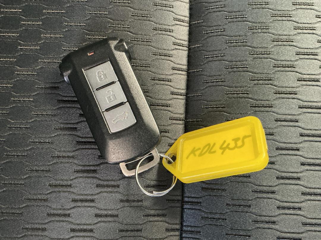 Photo '22' of Mitsubishi Outlander