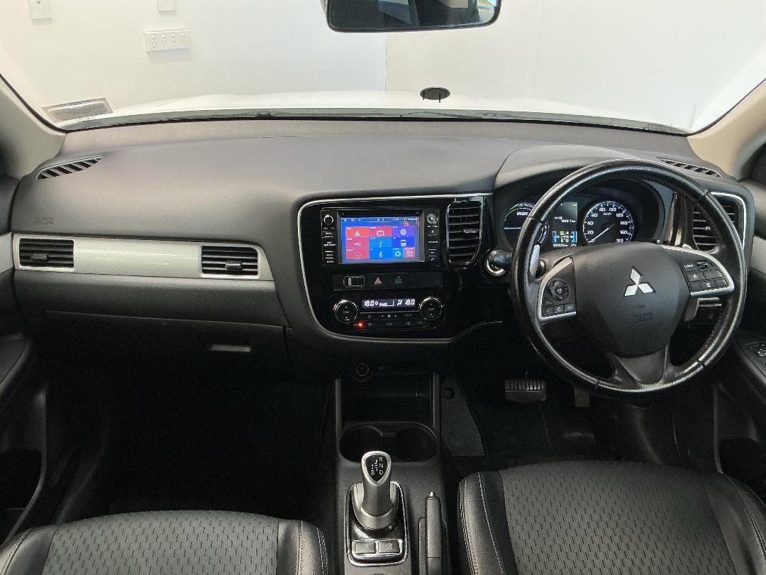 Photo '17' of Mitsubishi Outlander