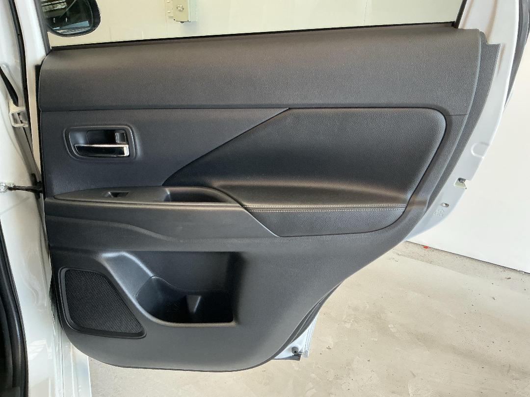 Photo '19' of Mitsubishi Outlander