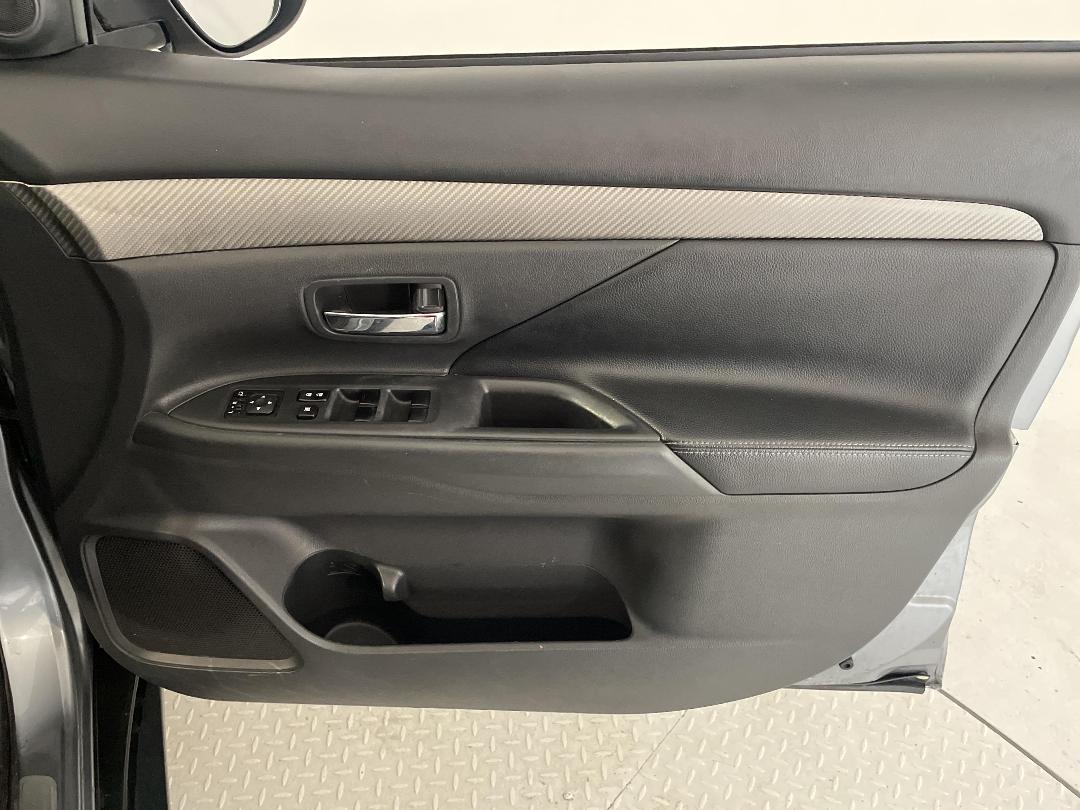 Photo '15' of Mitsubishi Outlander Photo '15' of Mitsubishi Outlander