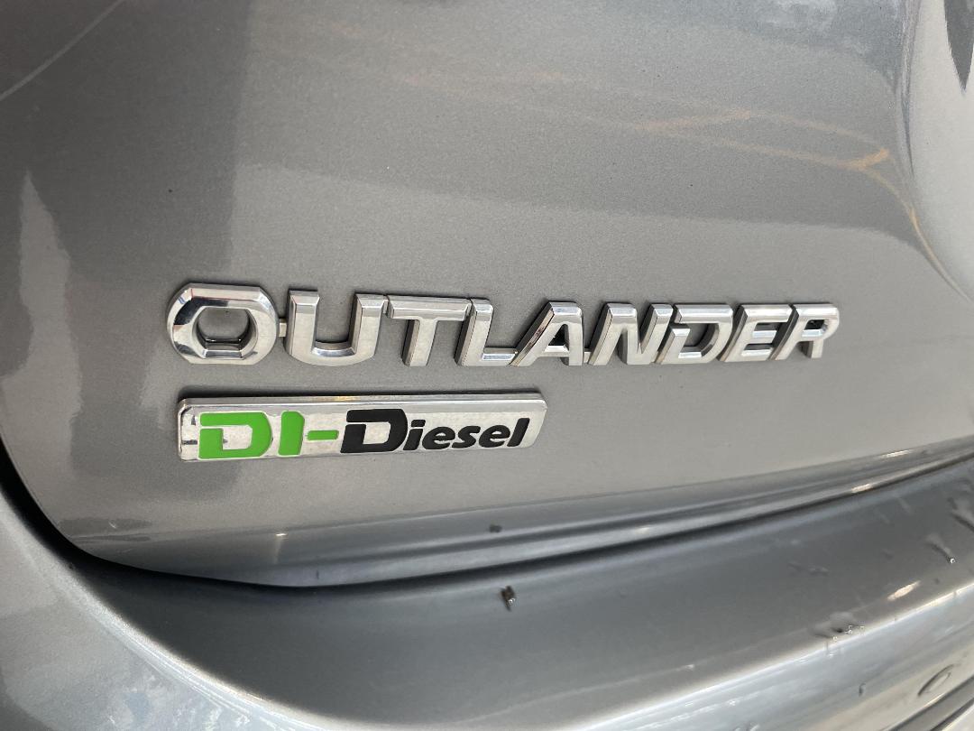 Photo '37' of Mitsubishi Outlander Photo '37' of Mitsubishi Outlander