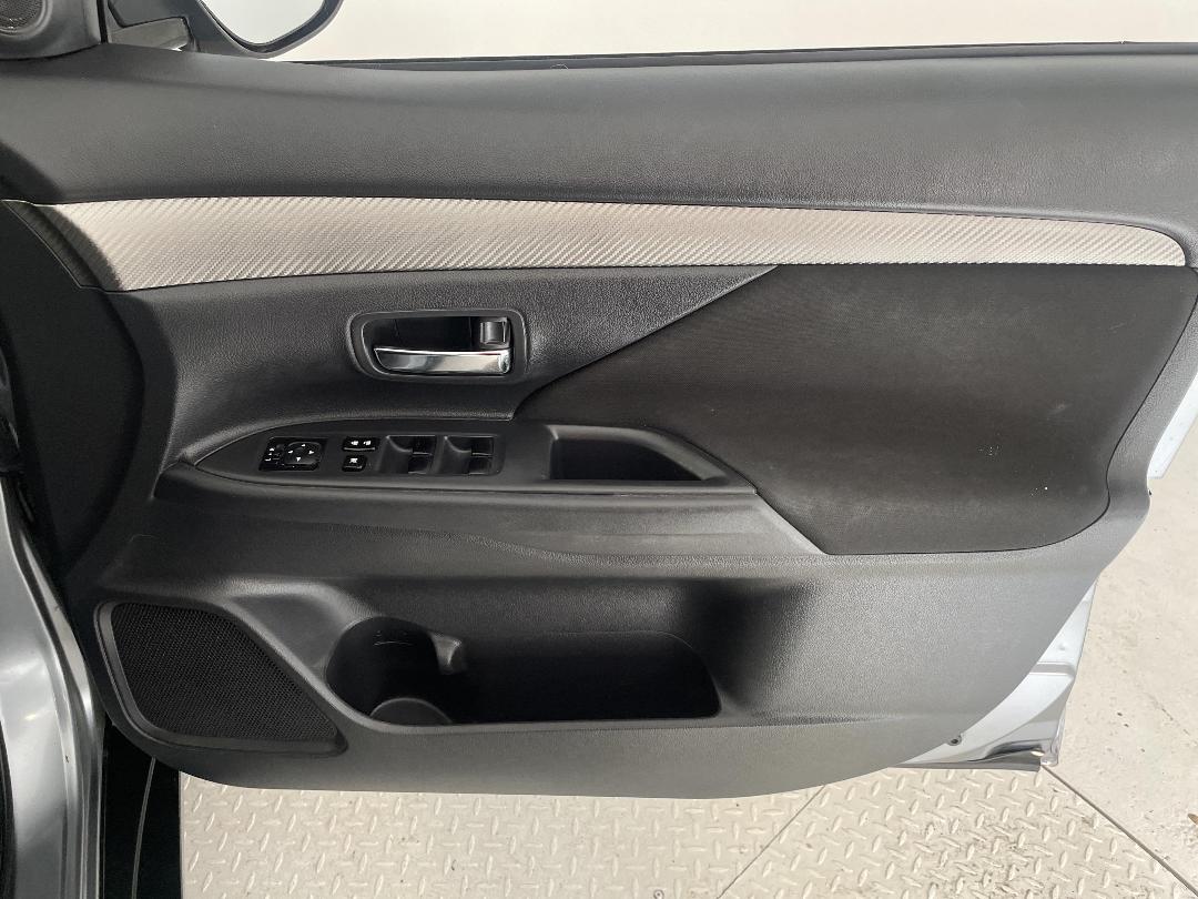 Photo '15' of Mitsubishi Outlander Photo '15' of Mitsubishi Outlander