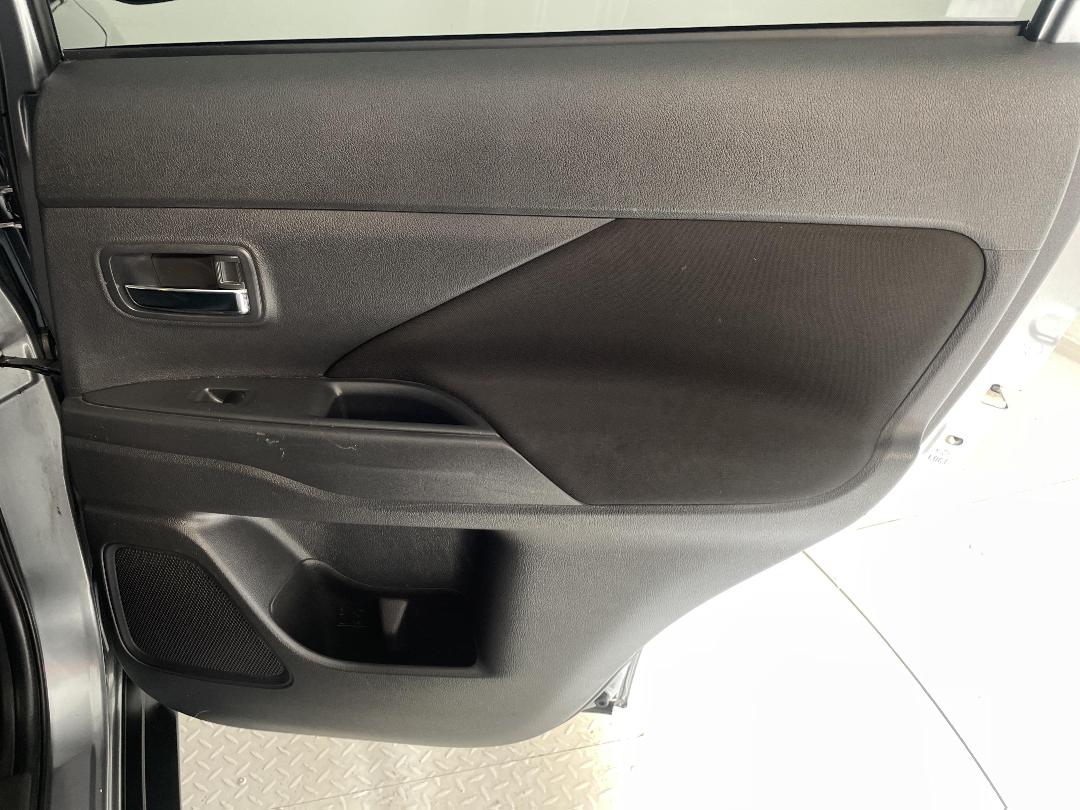 Photo '19' of Mitsubishi Outlander Photo '19' of Mitsubishi Outlander