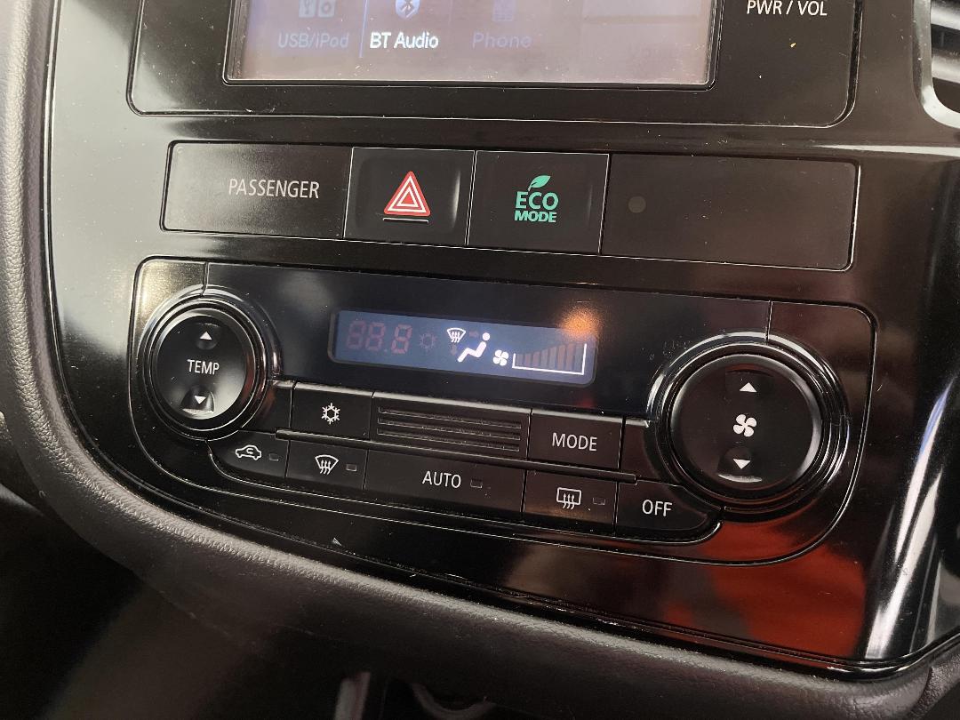 Photo '32' of Mitsubishi Outlander Photo '32' of Mitsubishi Outlander