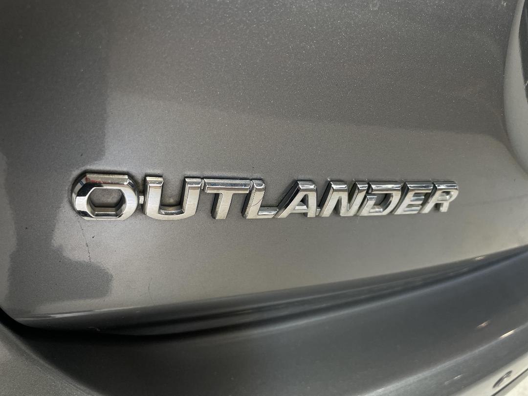 Photo '37' of Mitsubishi Outlander Photo '37' of Mitsubishi Outlander