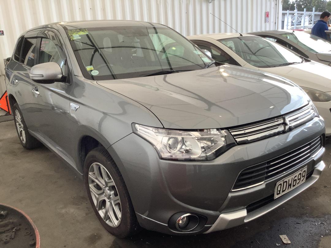 Photo '3' of Mitsubishi Outlander Phev Photo '3' of Mitsubishi Outlander Phev