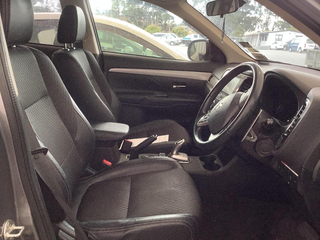 Photo '8' of Mitsubishi Outlander Phev Photo '8' of Mitsubishi Outlander Phev